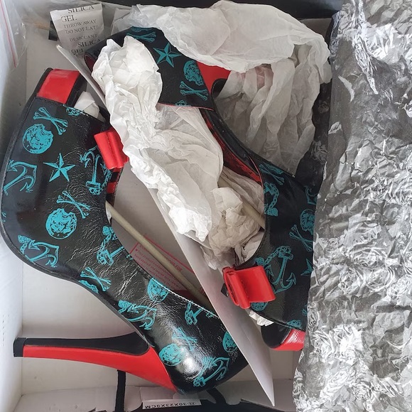 NEW - Iron Fist Don't Hold Your Breath Peep Toe Platform Pump Heels - Picture 7 of 7